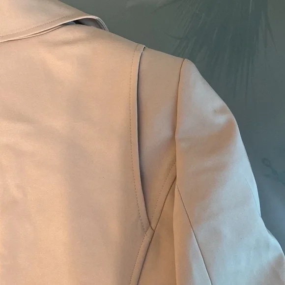 Ann Taylor Blazer Ann Taylor Notched Two Button Blazer with Stretch Size 2 - Picture 7 of 10